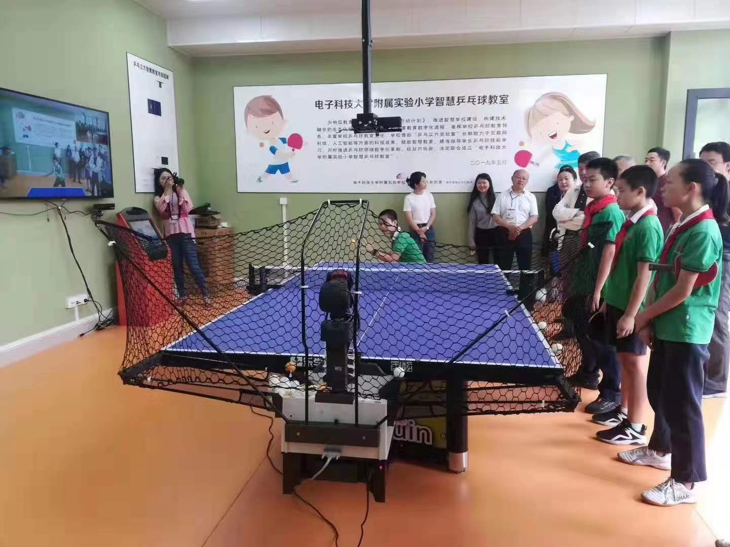 投资气囊场馆进校园以科技自立自强助推教育强国与体育强国建设(图1)